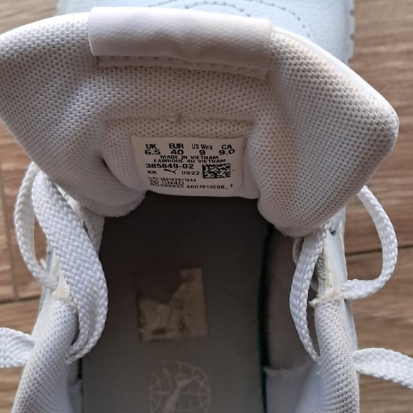 White Pumas - Picture 3 of 3